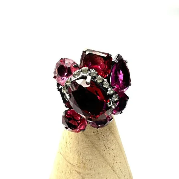 Vintage 1980s Robert Sorrell Cocktail Cluster Ring—Massive Red Pink Rhinestones - Picture 6 of 11
